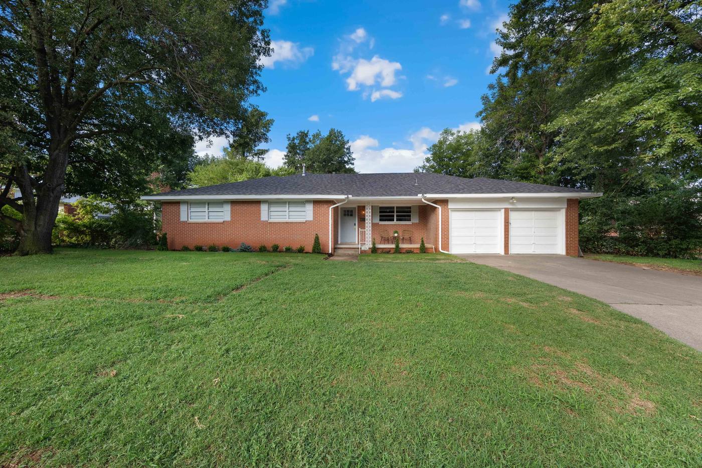 1230 Avondale front