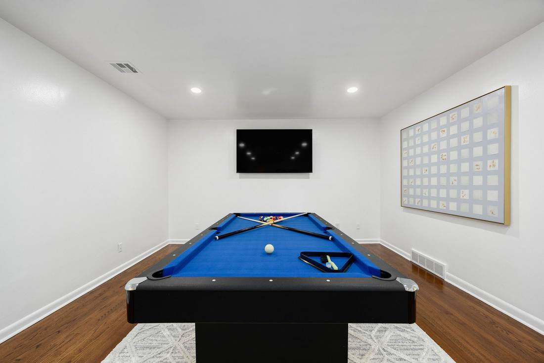 1230 Avondale pool