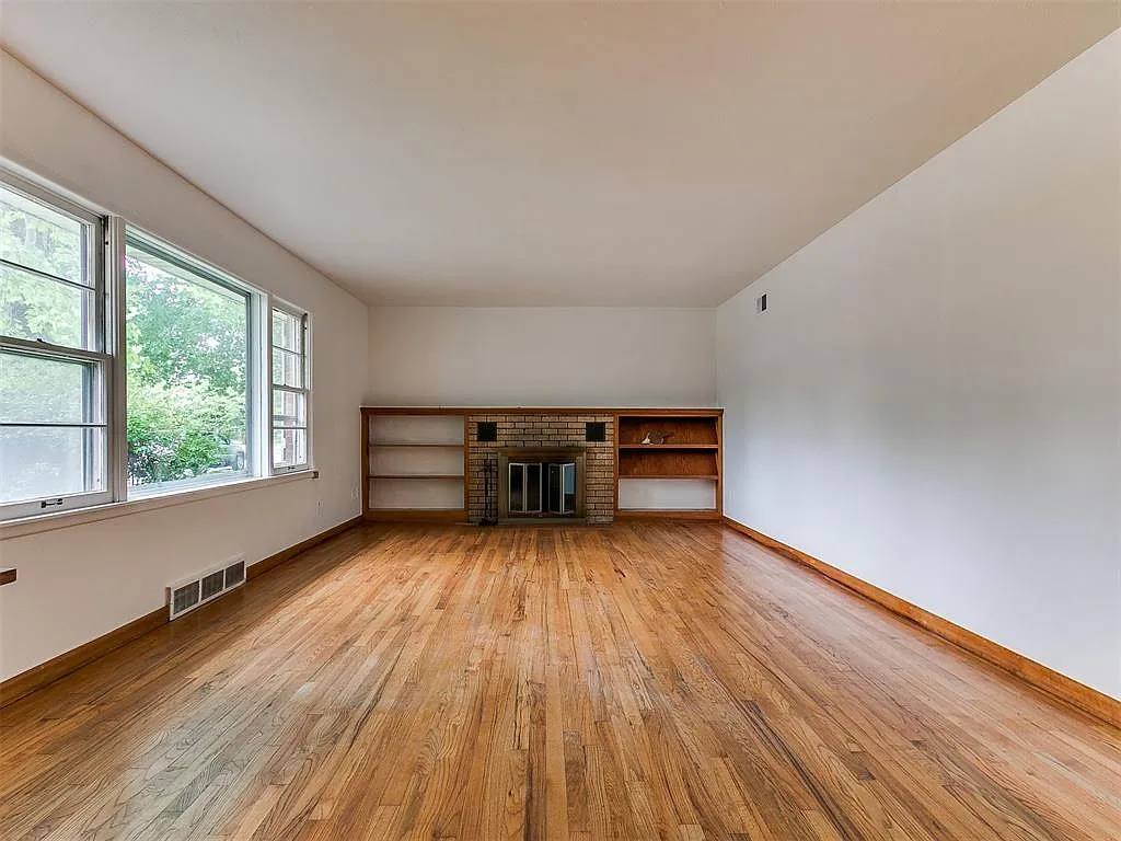 1212 Cadell living before renovation