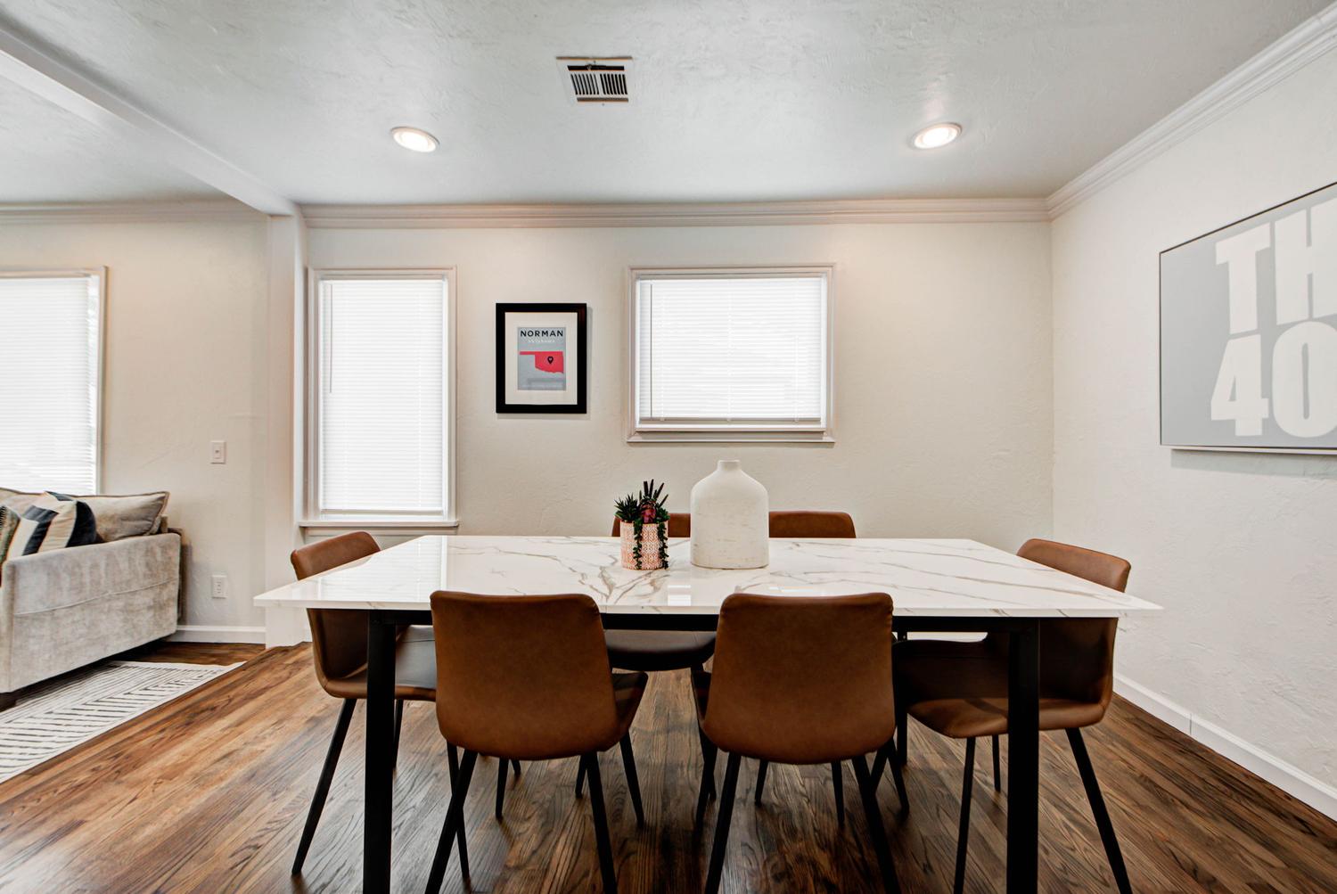 1119 W Eufaula dining