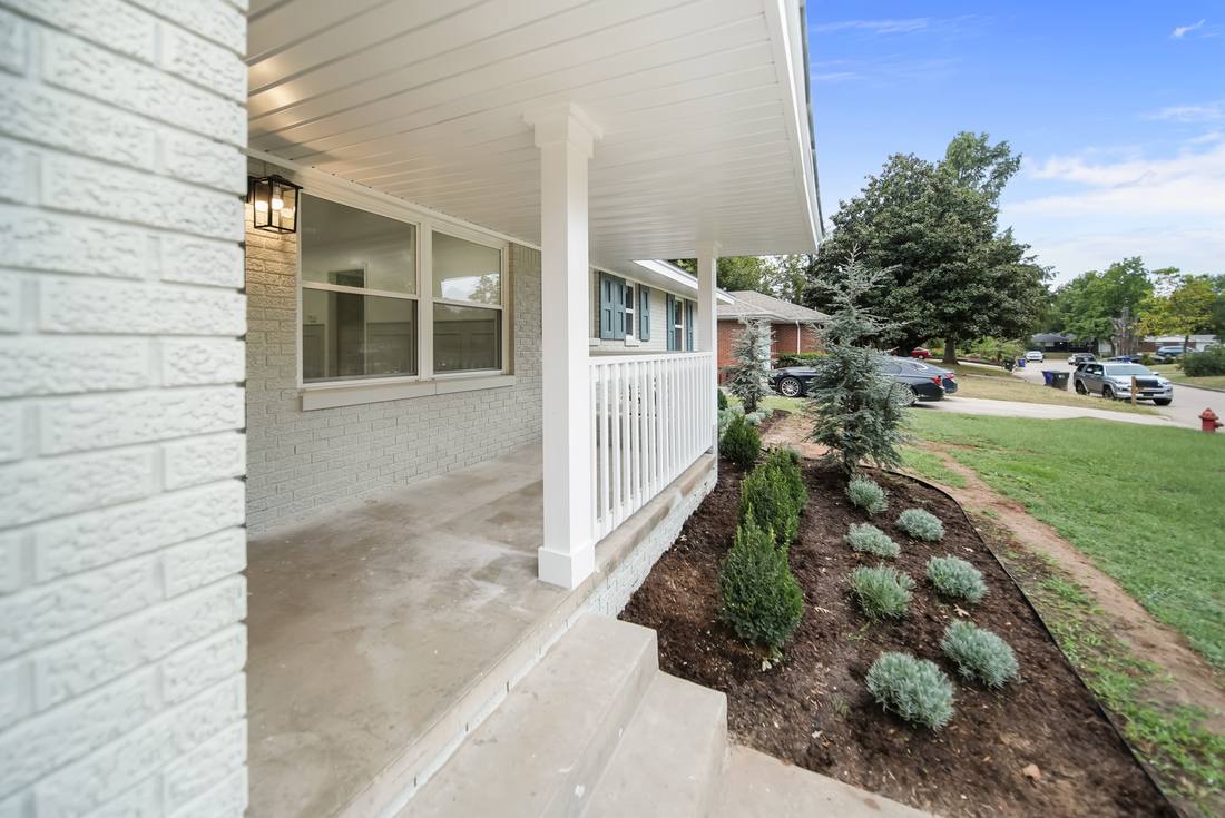 1613 Franklin porch