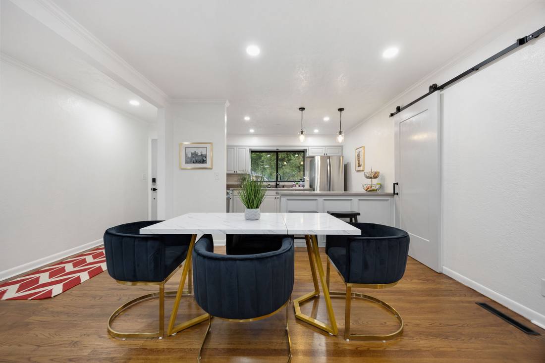 1619 Franklin dining