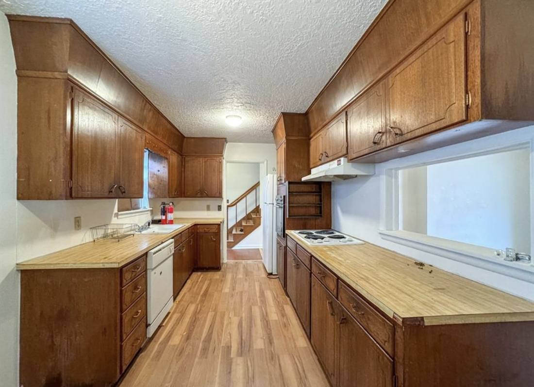 810 Hardin kitchen before renovation