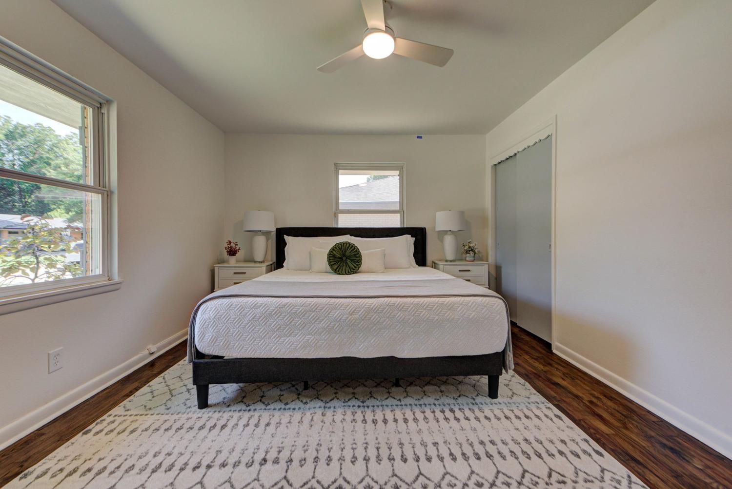 1510 Melrose bed