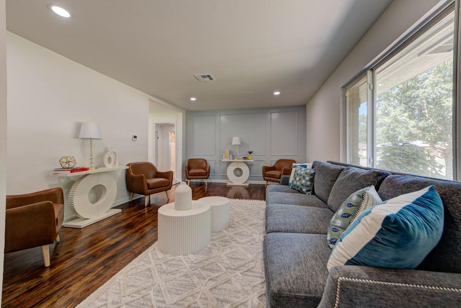 1510 Melrose living