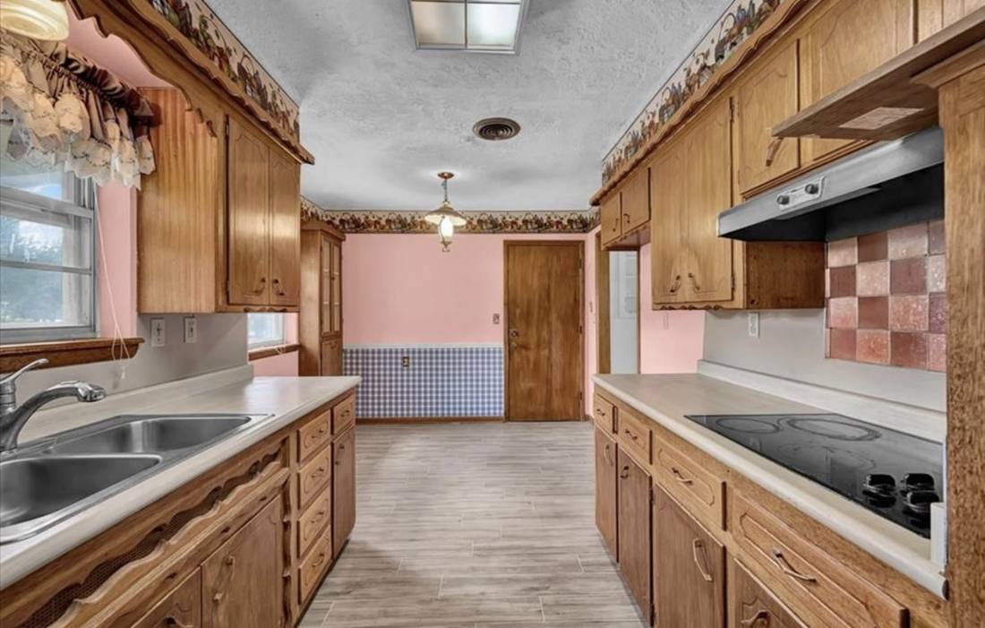 719 Normandie before renovation