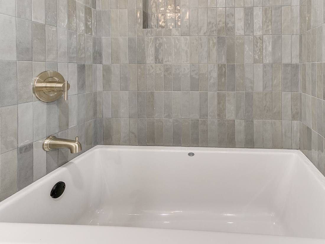 1616 Rosemont tub