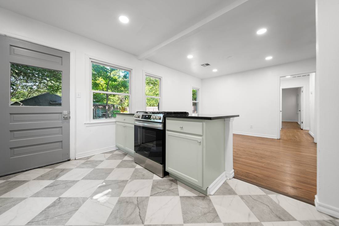 1117 W Symmes kitchen