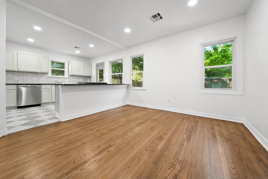 1117 W Symmes living and kitchen