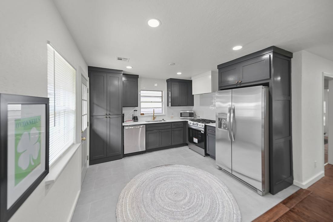 1202 Windsor kitchen